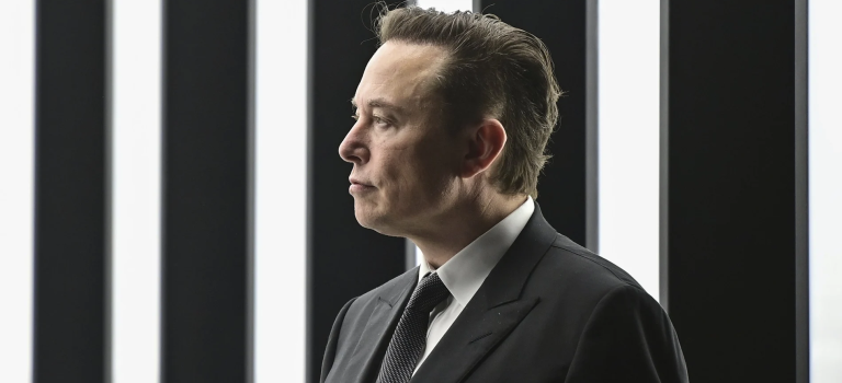 Elon Musk tendrá su película biográfica; será dirigida por Darren Aronofsky y producida por A24