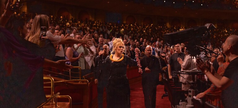 Adele se desplomó detrás del escenario durante concierto en Las Vegas