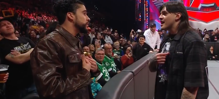 Bad Bunny recibe tremenda golpiza en la WWE por parte del hijo de Rey Mysterio