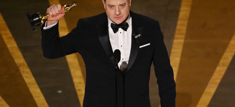 Entre lágrimas, Brendan Fraser gana su primer premio en los Oscar 2023 por «The Whale»: «Gracias por dejarme regresar»