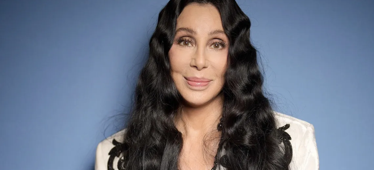 Cher publicará la primera parte de sus memorias en Noviembre