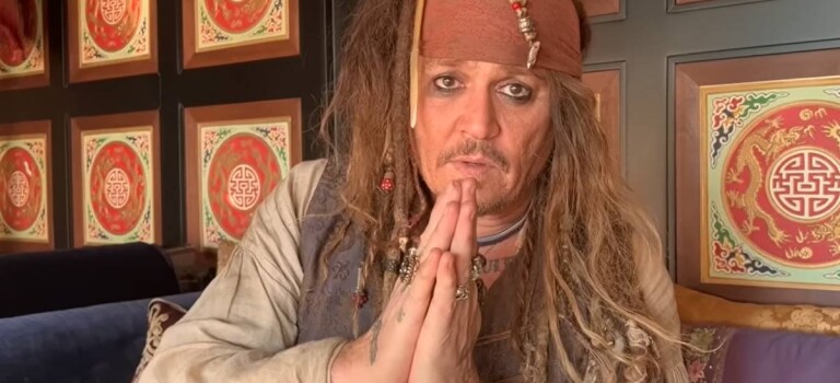 Johnny Depp sorprende a youtuber de 11 años que enfrenta enfermedad terminal