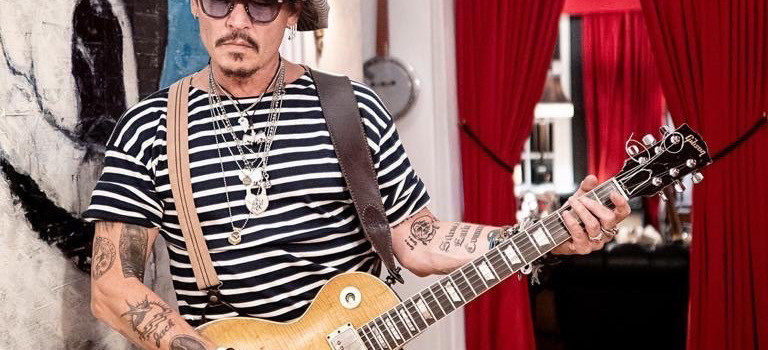 Johnny Depp estrena álbum musical e inicia gira