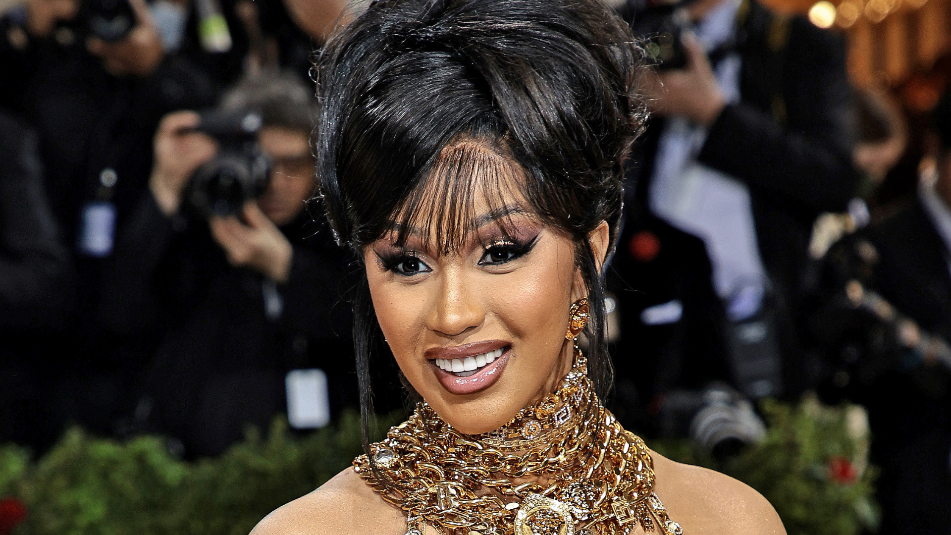 cardi-b-twitter-foto-sin-maquillaje-bigote